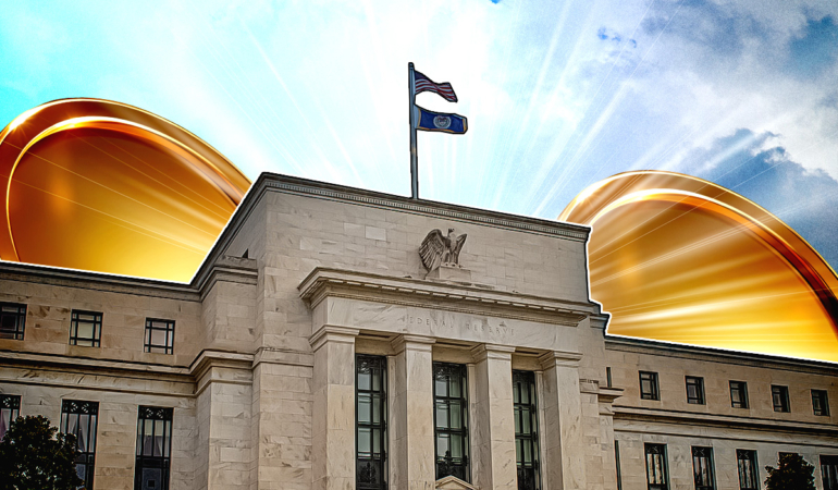 Fed’s Top Regulator Suggests Allowing Staff to Hold Small Amounts of Crypto