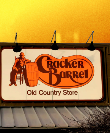 CBRL Stock Drops Sharply After Modern Logo Design Triggers Online Criticism