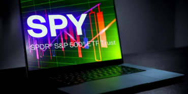 SPY Drops 1.59% as Trade Tensions and Political Gridlock Shake Wall Street