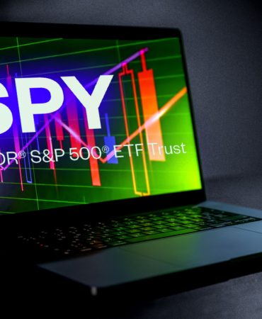 SPY Drops 1.59% as Trade Tensions and Political Gridlock Shake Wall Street