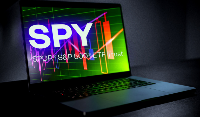 SPY Drops 1.59% as Trade Tensions and Political Gridlock Shake Wall Street