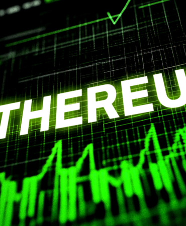 ETH Price Under Pressure as Social Sentiment and Smart Money Drop