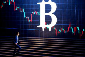 Bitcoin Faces Key Volatility Test as Bollinger Bands Signal Possible Breakout