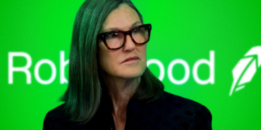 Cathie Wood’s Ark Invest Increases Stake in Robinhood as Crypto Trading Grows