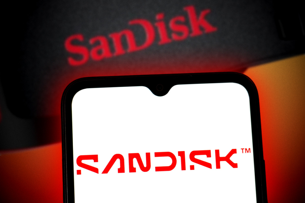 SanDisk’s First Day in the S&P 500 Brings Sharp Swings and Heavy Trading