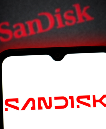SanDisk’s First Day in the S&P 500 Brings Sharp Swings and Heavy Trading