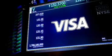 Institutional Moves Surround Visa as Investors Adjust Positions