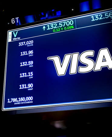 Institutional Moves Surround Visa as Investors Adjust Positions