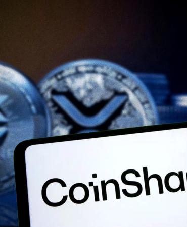 CoinShares Exits XRP and SOL ETF Battle Despite Altcoin Frenzy