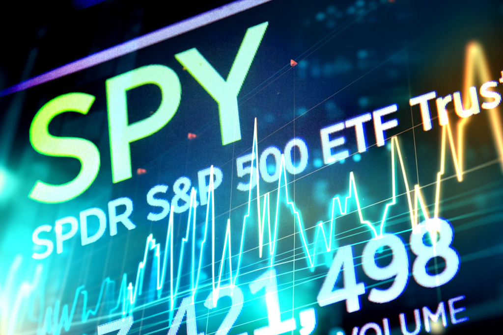 SPY ETF Trends and Forecasts: Will Record Highs Hold in 2026?